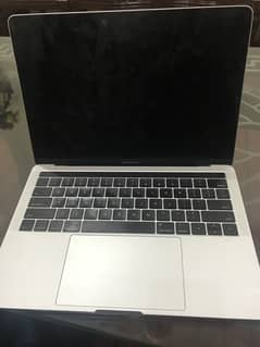 MacBook pro 2017 core i5 13 inch 8/256