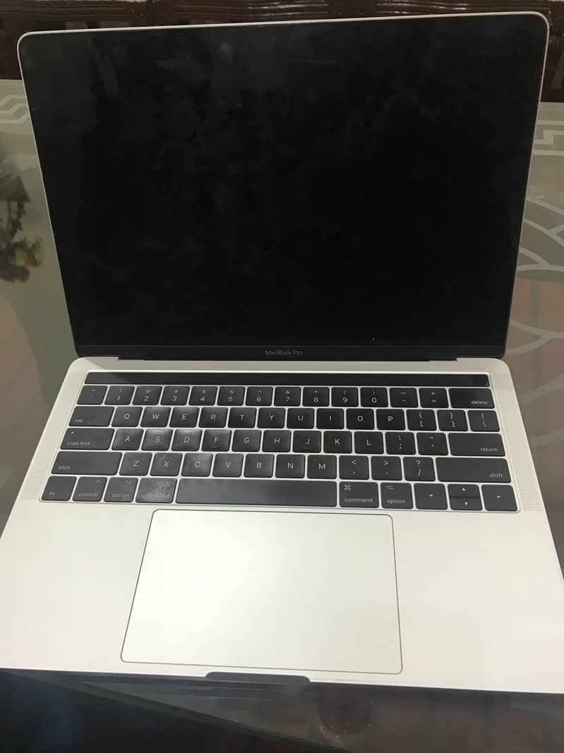 MacBook Pro 2017 core i5 13 inch 8/256 0