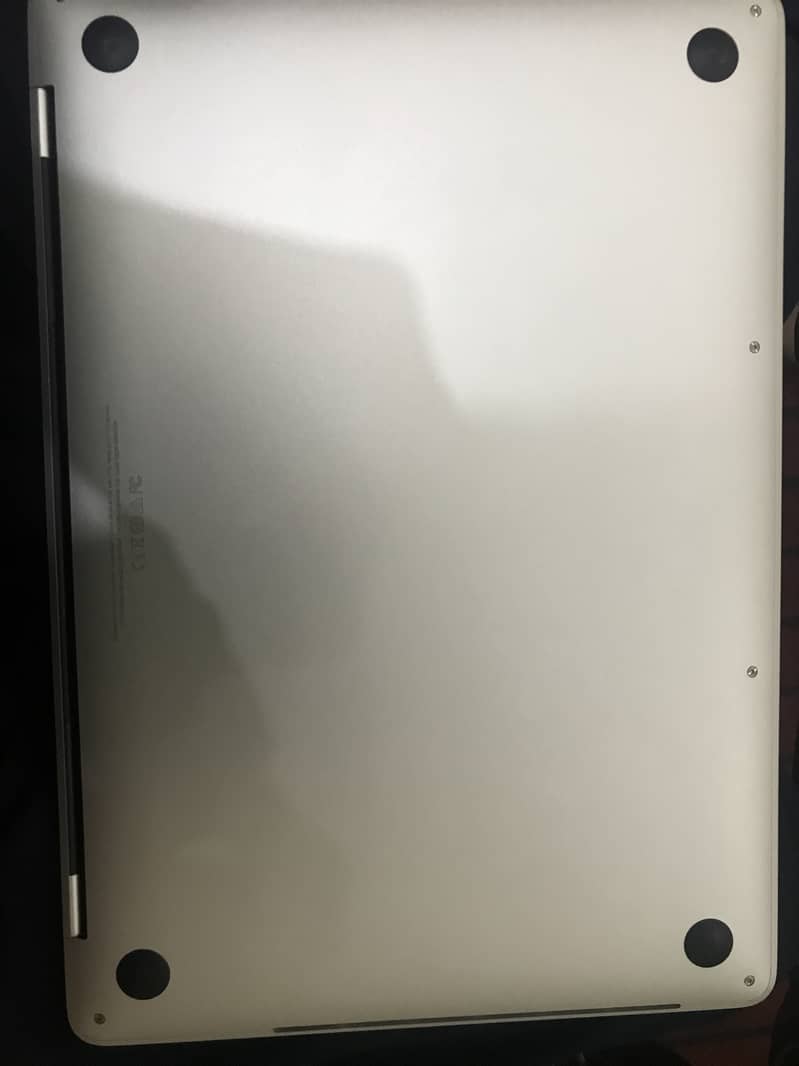 MacBook Pro 2017 core i5 13 inch 8/256 4