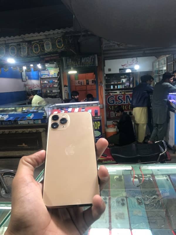 64 gb condition 10/10 iphone11 pro 0