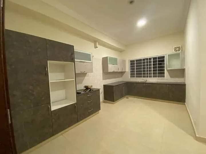 Tiles Floor 2 bed Portion Available For Rent in Gulraiz 19