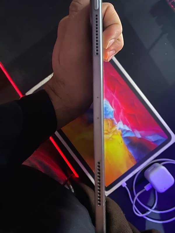 Ipad pro 2020 (256) GB with Box 2nd Generation 1