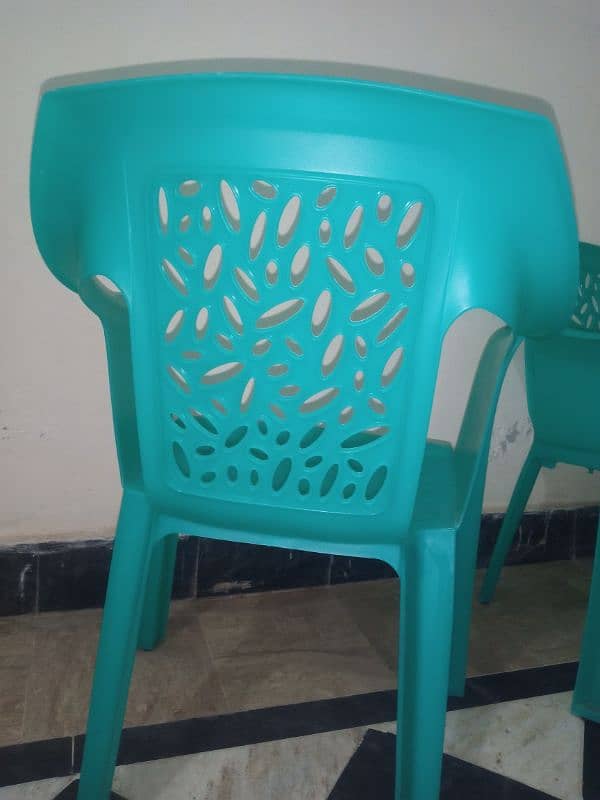 Two Plastic chairs Original LEADER 2