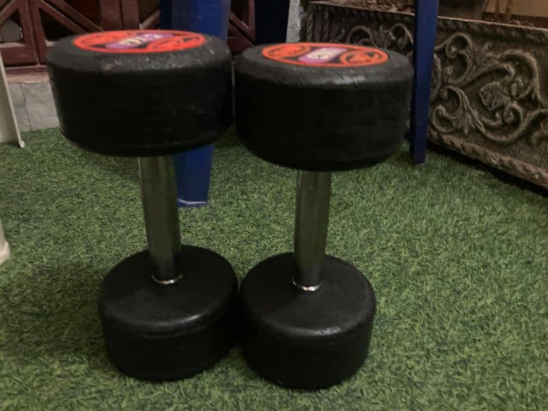 5kg dumbell available condition 9/10 2