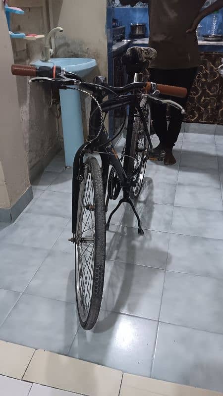 Cycle morgen hai aur 3 months chale hoi hai Ok condition hai 1