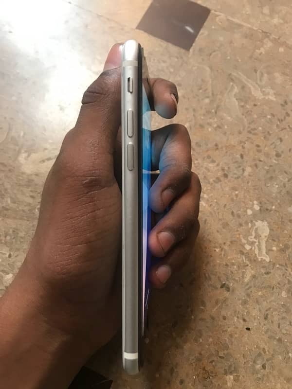 iPhone SE 2nd generation non pta good condition 2