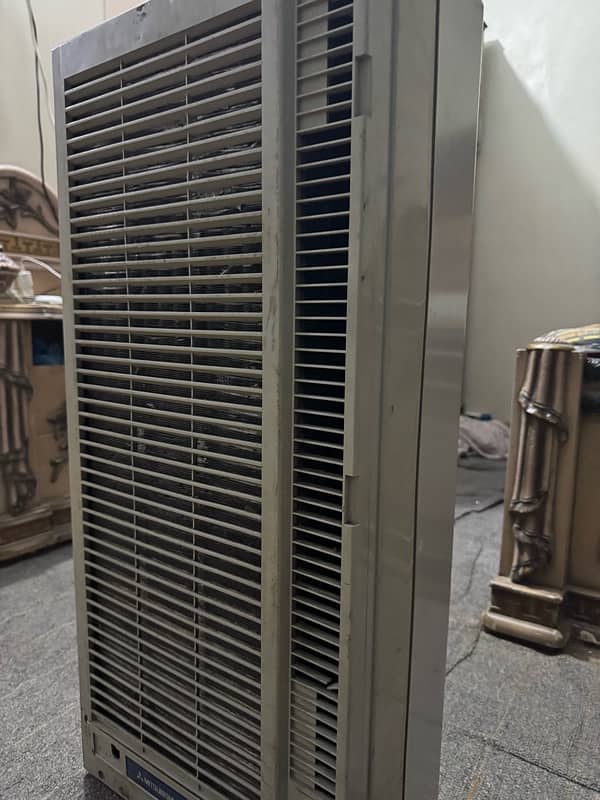 Mitsubishi 220 portable Ac genuine condition 1