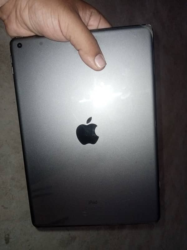 IPAD 9TH GENERATION WITH BOX 0