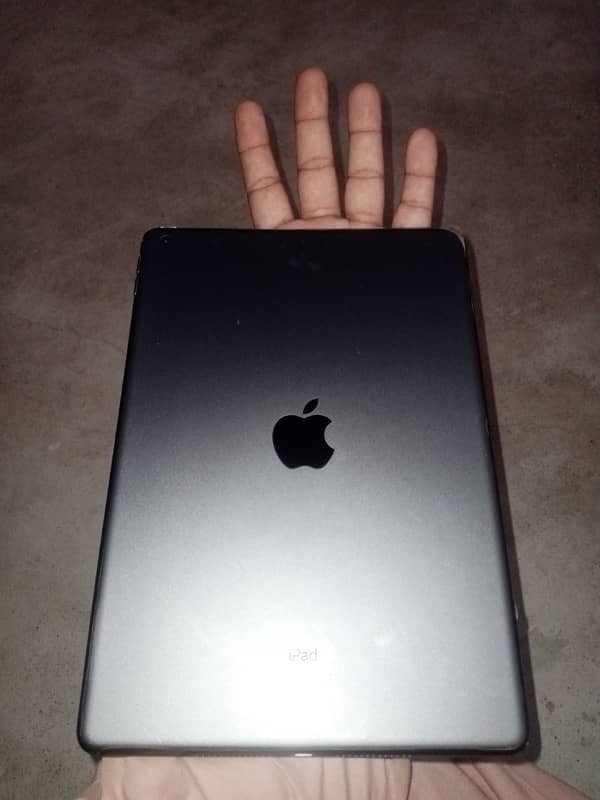 IPAD 9TH GENERATION WITH BOX 1