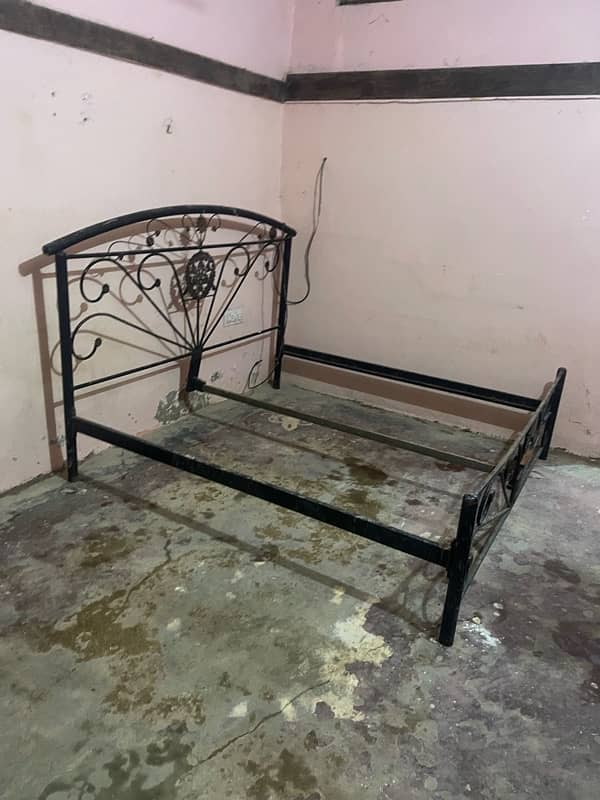 iron rod bed 0