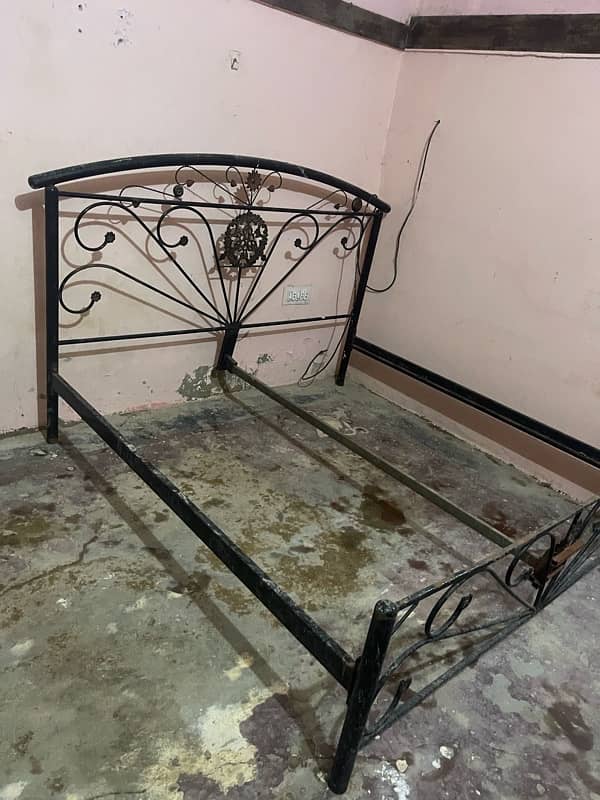 iron rod bed 1