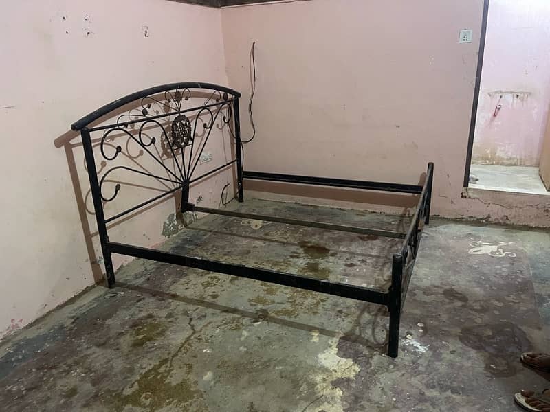 iron rod bed 2