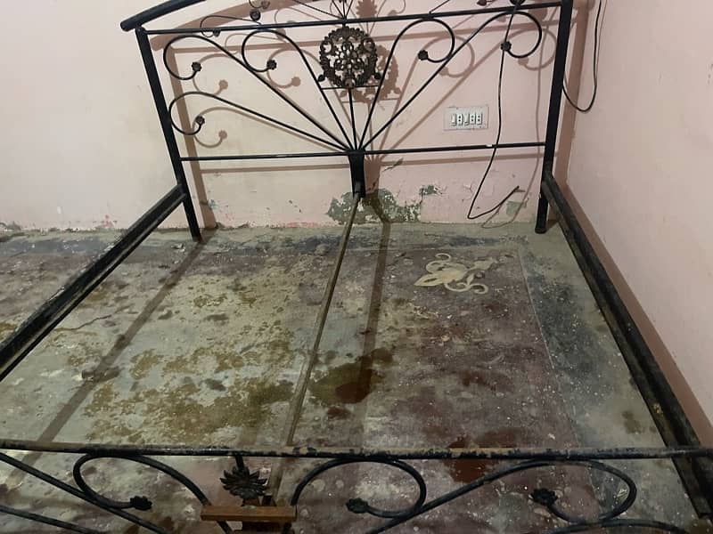 iron rod bed 4