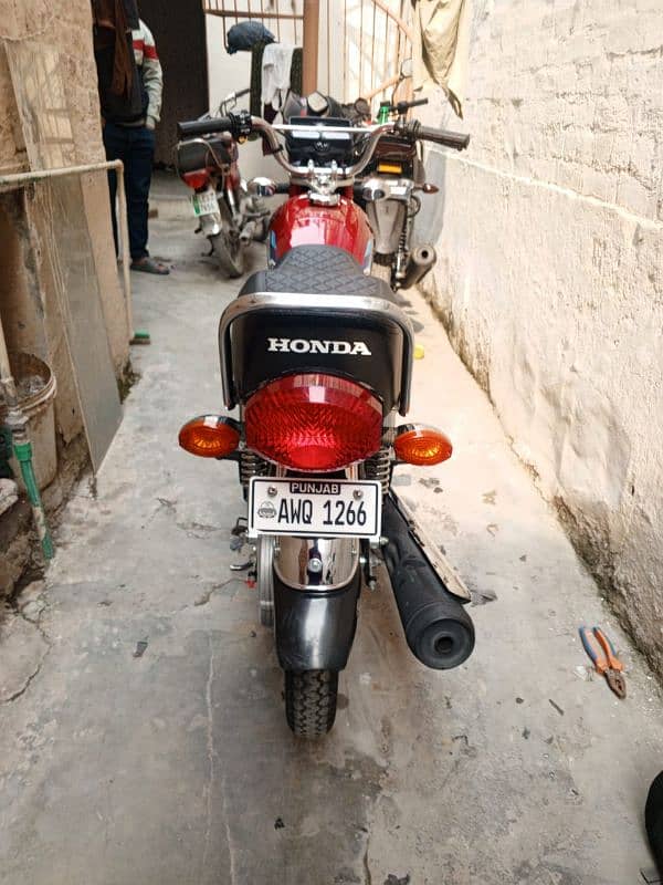 Honda 125 (2024) (RED) 5