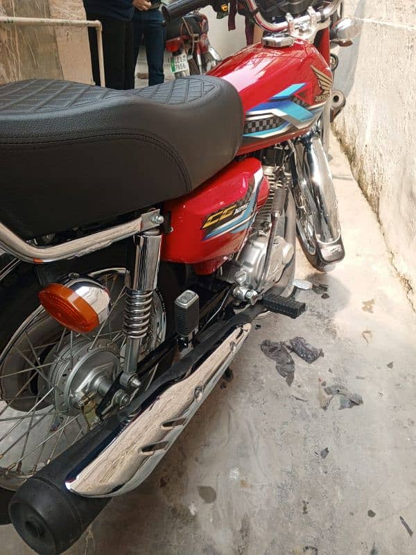 Honda 125 (2024) (RED) 7