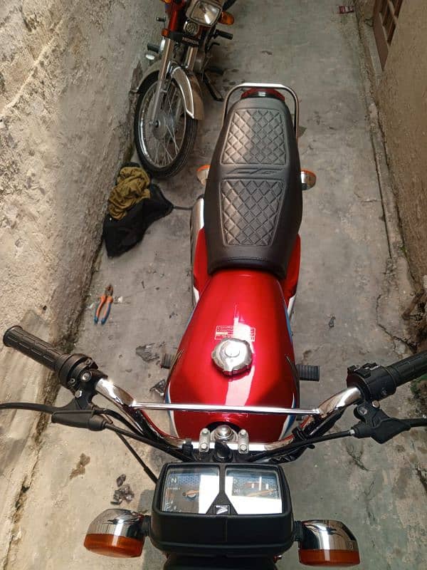 Honda 125 (2024) (RED) 9