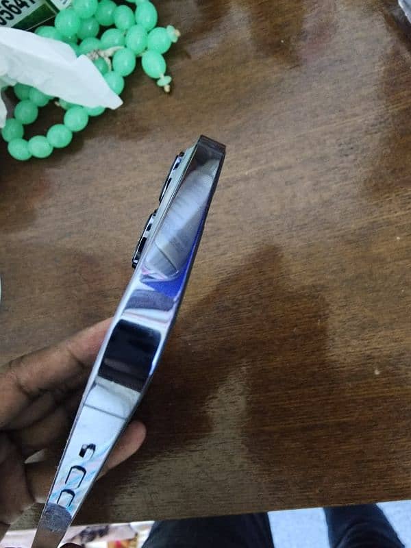 I phone 13 pro max 256gb factory unlock 4