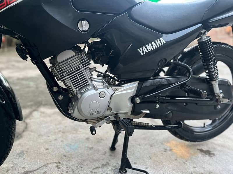 YAMAHA YBR 8