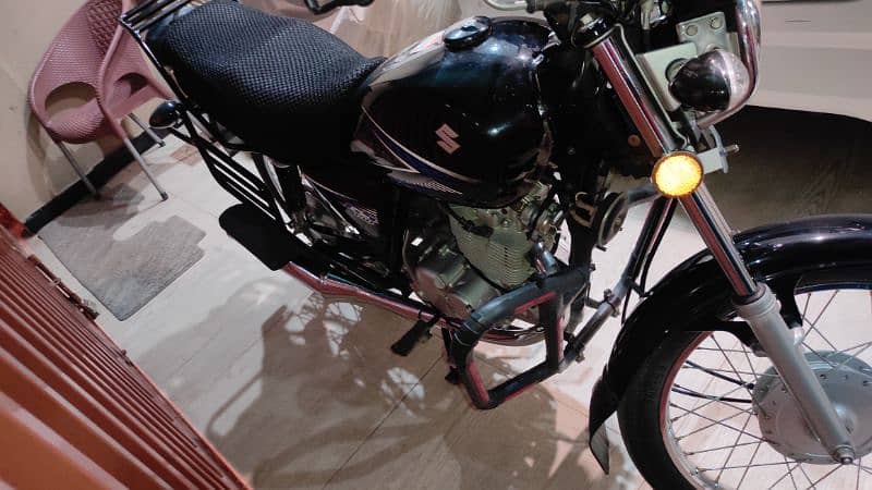 Suzuki GS 150 5