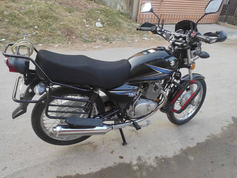 Suzuki GS 150 6