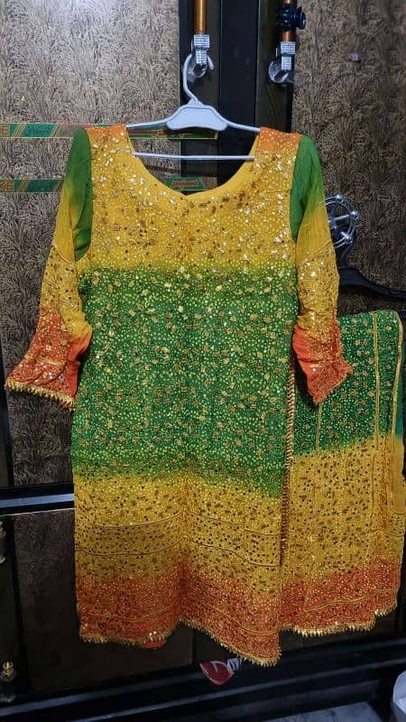 New drees ha bilkil use ni hu paisa ke zrote ha is lea sal kr ra ha 1