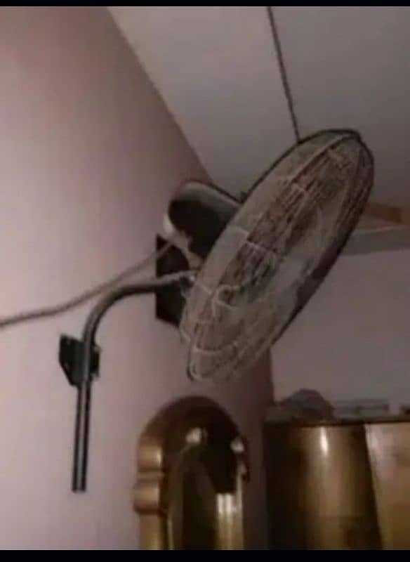 WAHID BRACKET FAN 2