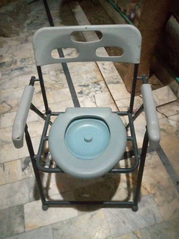 commode chair for disable person 2