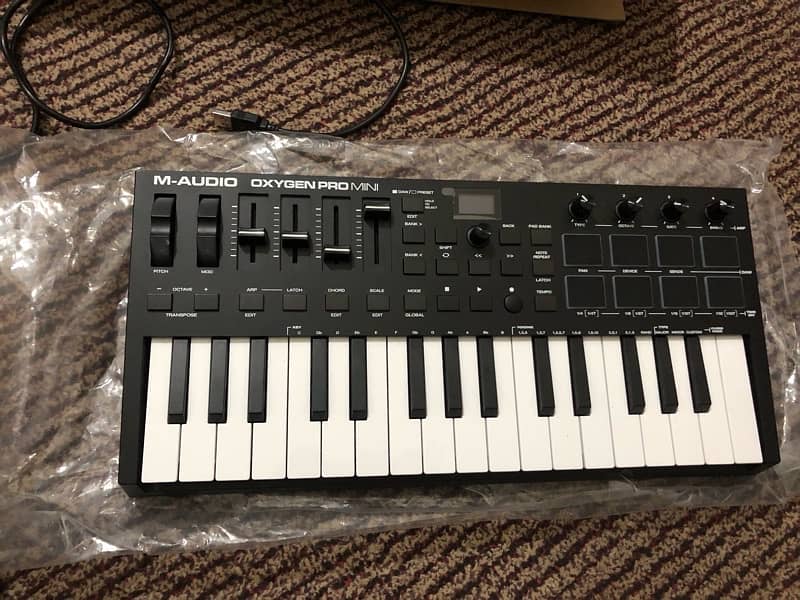 M-Audio Oxygen Pro Mini – 32 Key USB MIDI Keyboard 0