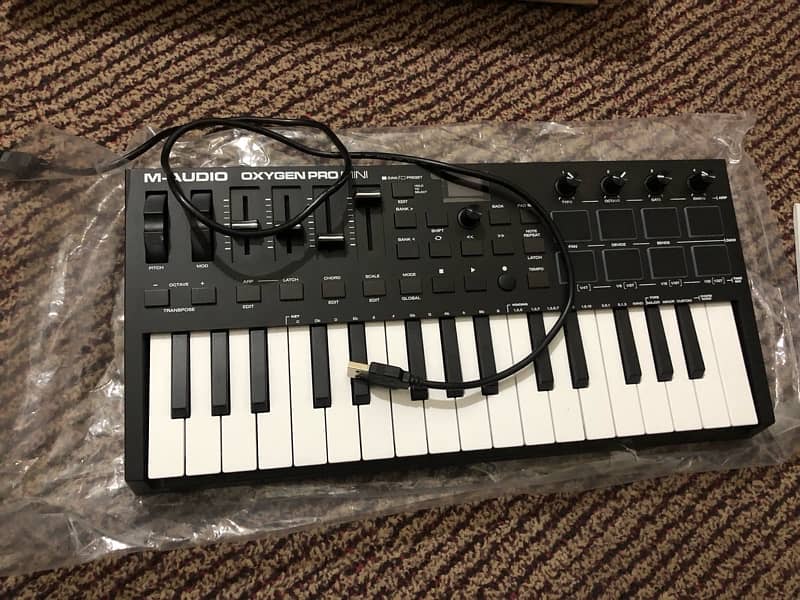 M-Audio Oxygen Pro Mini – 32 Key USB MIDI Keyboard 2