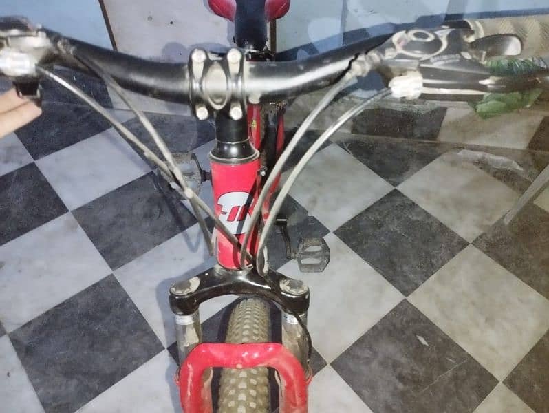 A GOOD BICYCLE PERFECT CONDITION ONLY TO MONTHS USED WITH GEARS HK COM 2