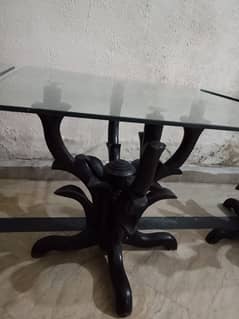 Three set table is in excellent condition