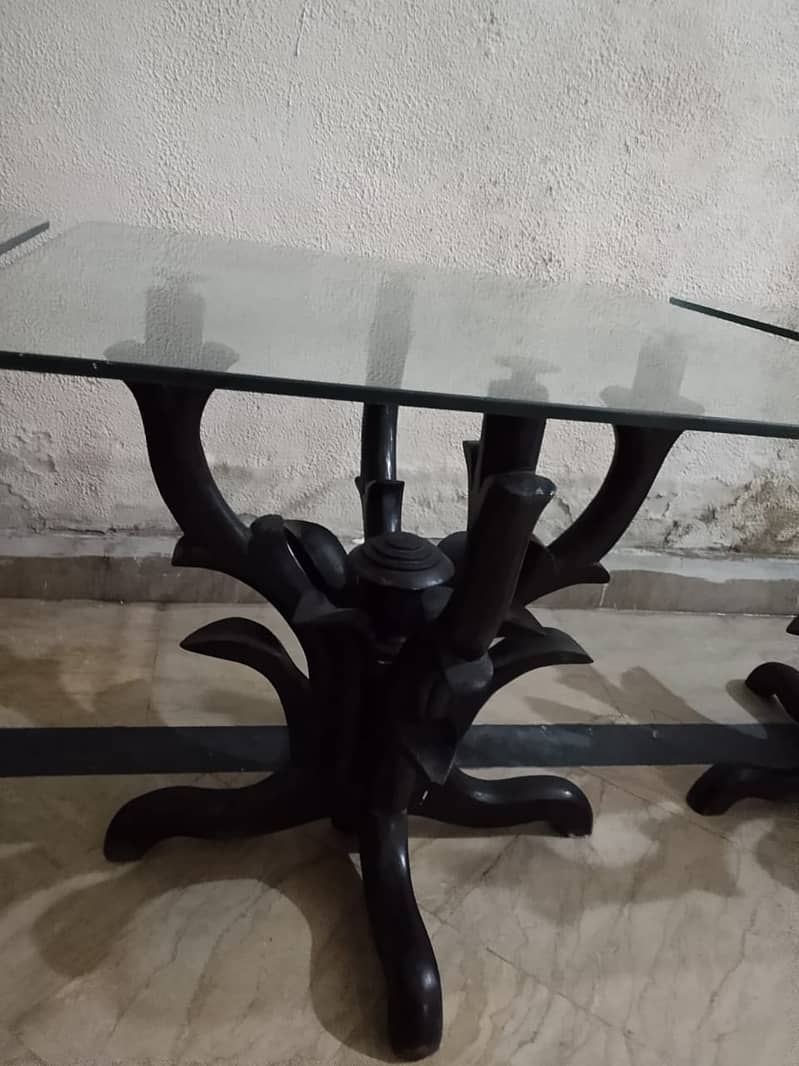 Three set table is in excellent condition 1