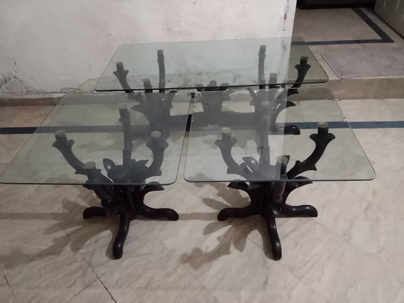 Three set table is in excellent condition 2