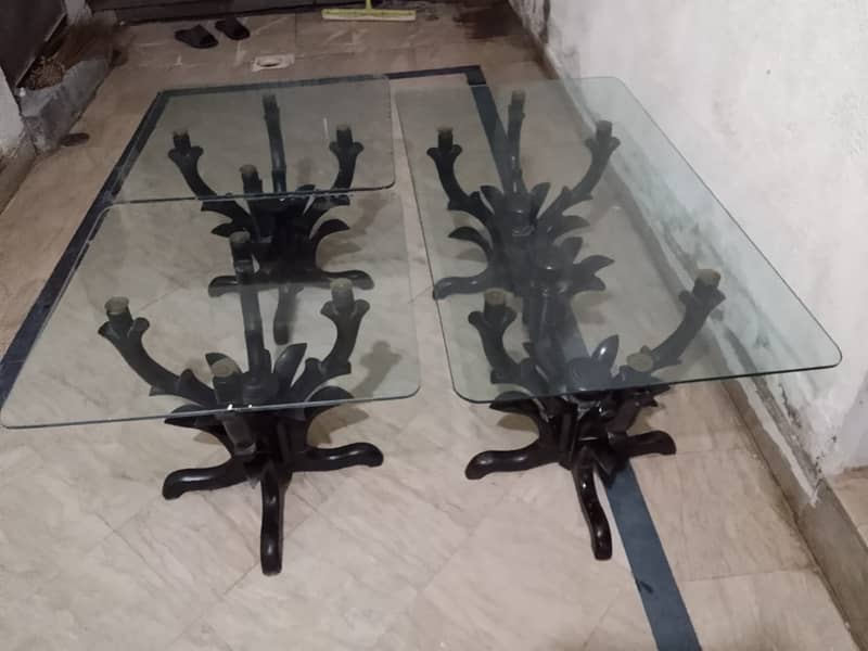 Three set table is in excellent condition 4