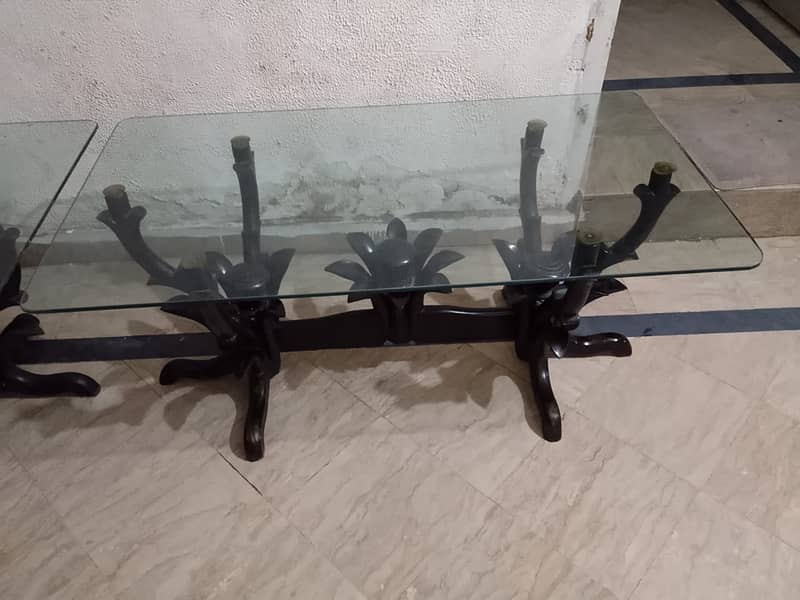 Three set table is in excellent condition 5