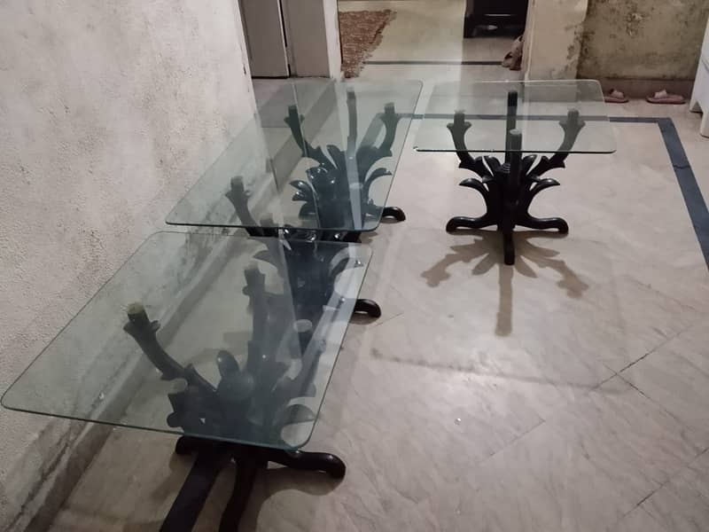 Three set table is in excellent condition 10