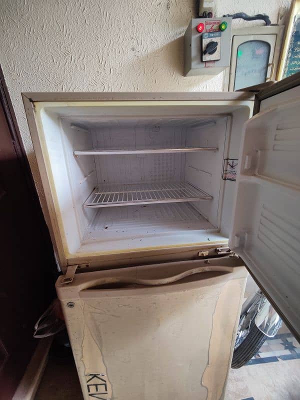 DOWLANCE FRIDGE 13 FOT HOME USE 03009468591 2