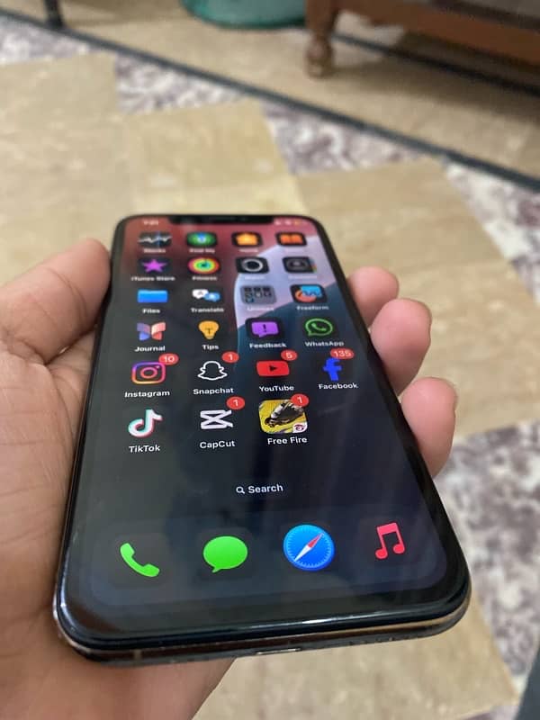 Iphone XS 64 GB LLA model JV 80% genuine 0