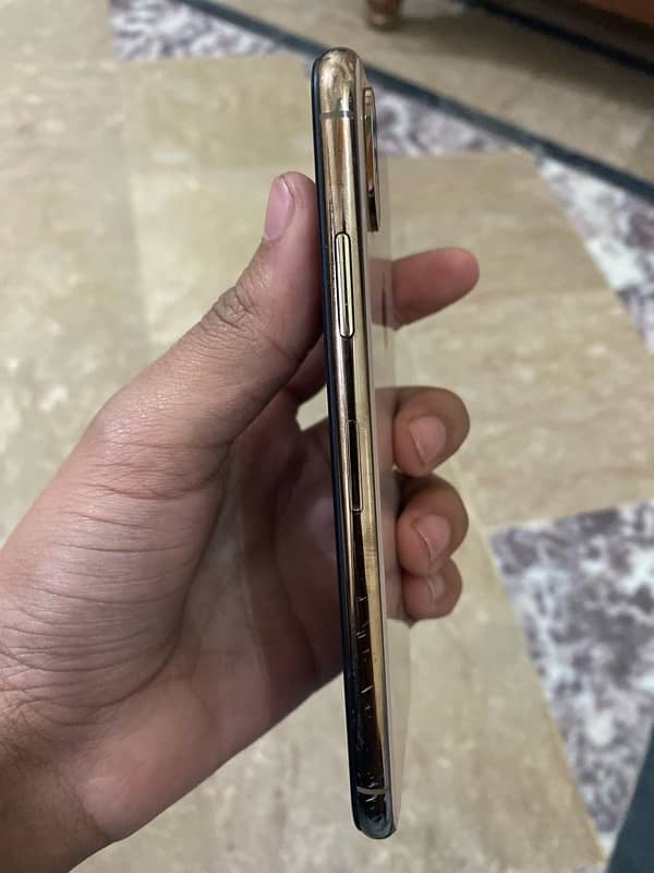 Iphone XS 64 GB LLA model JV 80% genuine 5