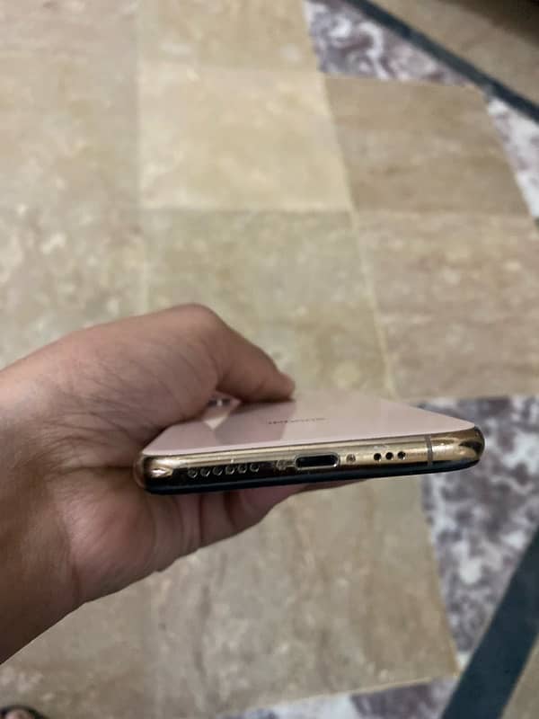 Iphone XS 64 GB LLA model JV 80% genuine 6