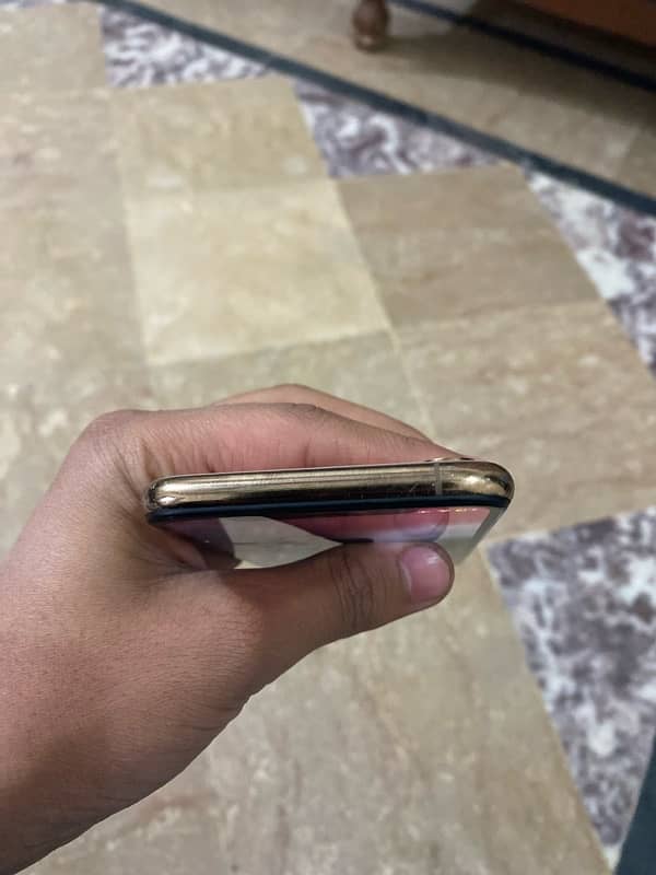 Iphone XS 64 GB LLA model JV 80% genuine 7