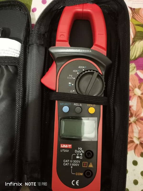 UNI-T Clamp Meter AC/DC Voltage and Ampere 1