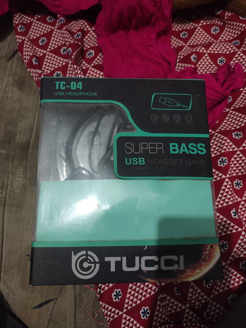 New Headphones Tc q4 with mic 0