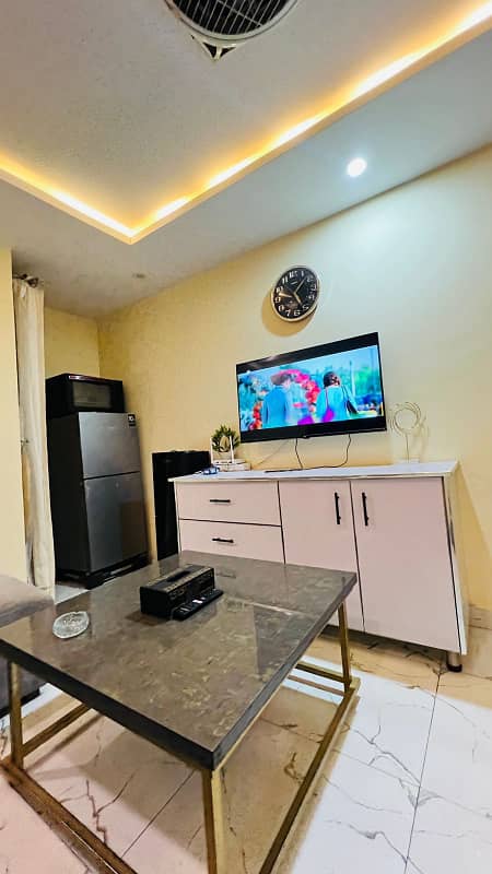 One bedroom apartment for rent on daily basis in bahria town lahore 8