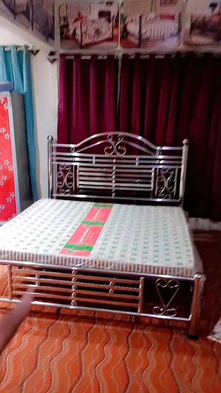 steel beds in factory outlet 0