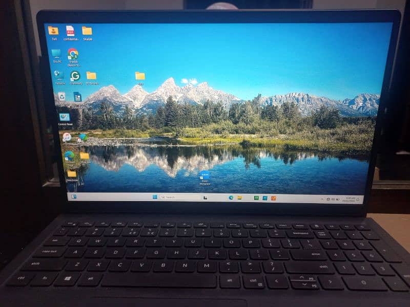 Dell Laptop, New condition 2