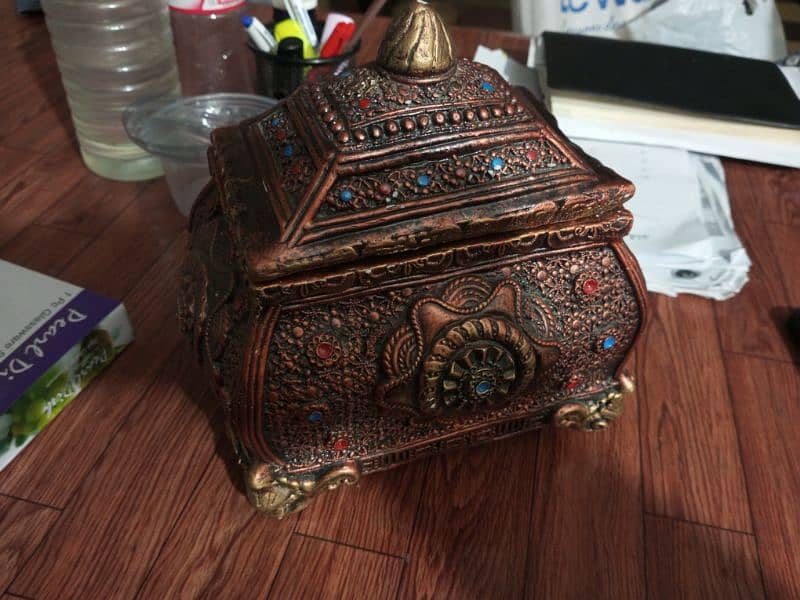 Ancient style jewellery box 0