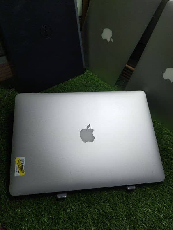 Apple MacBook Pro 2015 i7 16/512/2GB Card 8