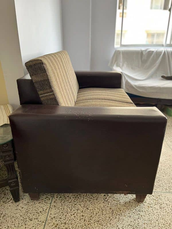 beautiful 2 seater sofa for sale. 3