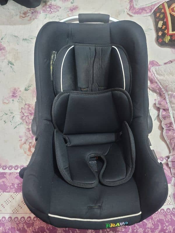 baby cot / car seat 0